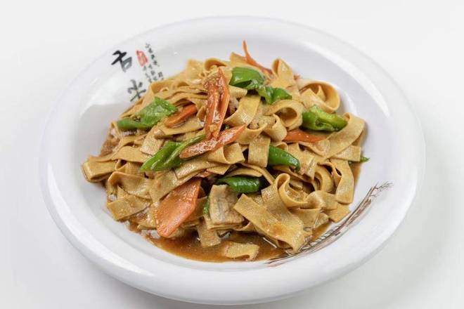 干豆付炒尖椒 / Stir-fried Dried Beans and Chili Peppers